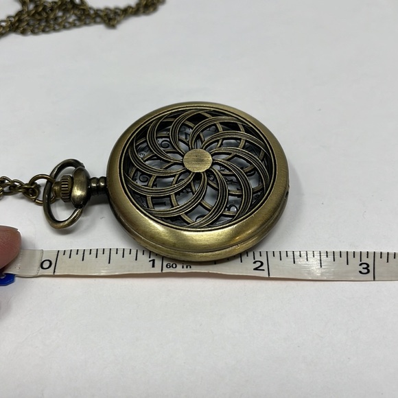 Pocket watch necklace bronze style finish with chain - Picture 5 of 5